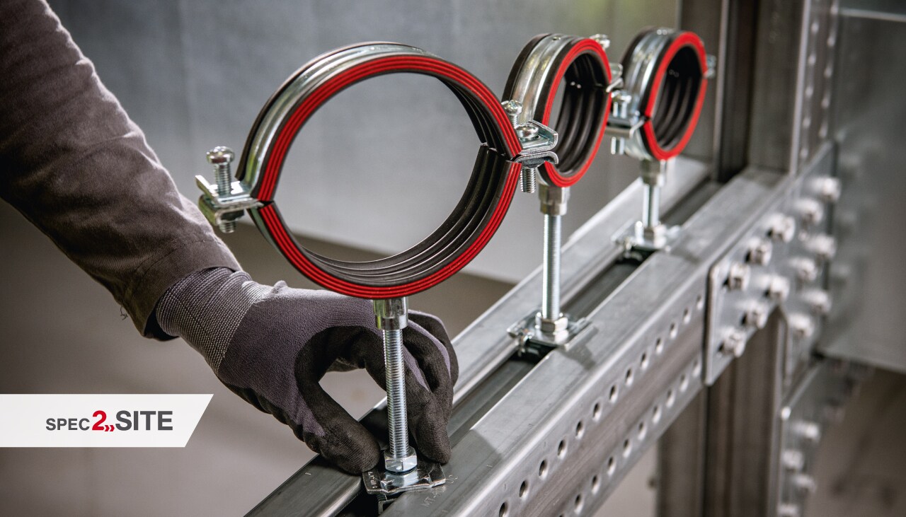 bližnji pogled na modularne nosilne komponente za uporabo v cevovodih