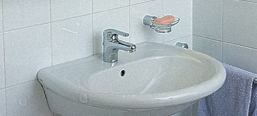 HUD-1 plastični stenski čep Ekonomični univerzalni plastični vložek za stene za pritrjevanje za lažje aplikacije za votle in polne stene Vrste uporabe 1