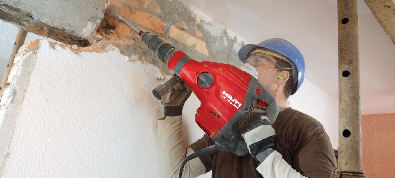 Rušilno kladivo TE 700-AVR SDS-Max Zmogljivo rušilno kladivo SDS Max (TE-Y) za zahtevno dletenje v beton in opeko z aktivno redukcijo vibracij (AVR) Vrste uporabe 1