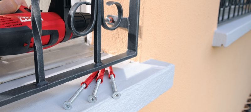 Plastično sidro za okvirje HRD-C Vnaprej sestavljeno plastično sidro z vijakom za pritrjevanje v beton in opeko (karbonsko jeklo, ugrezna glava) Vrste uporabe 1