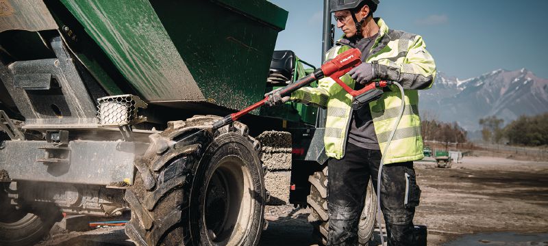 Brezžični tlačni čistilo PC 2-22 Prenosni tlačni čistilnika s 40 bari (580 PSI) delovnega pritiska za lažje čiščenje gradbišč (baterijska platforma Nuron) Vrste uporabe 1