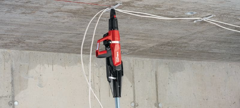 Žičnik na smodniški pogon DX 6-F8 Vsestransko uporaben popolnoma avtomatski žebljalnik na smodniški pogon za posamične pritrdilne elemente Vrste uporabe 1