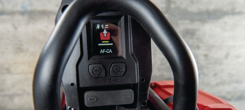 Stroj za diamantno vrtanje DD 250-CA Napredna naprava za diamantno vrtanje za velike obremenitve z izbirno enoto za samodejno podajanje Cut Assist za kronsko vrtanje zelo majhnih do velikih lukenj s premerom 12–500 mm (1/2 - 20”) Vrste uporabe 1