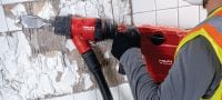 Te 500-22 SDS-Max baterijski udarno kladivo Baterijsko rušilno in udarno kladivo SDS Max (TE-Y) z aktivno redukcijo vibracij za dletenje v beton in opeko (baterijska platforma Nuron) Vrste uporabe 2