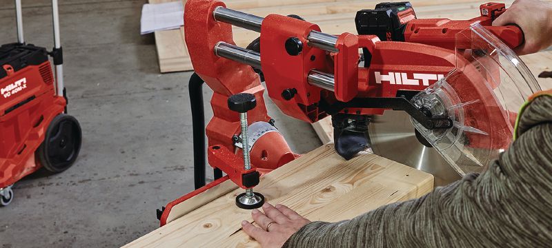 Potezna žaga SM 60-22 Dvo-ravninska potezna žaga s kapaciteto rezanja prečno do 100 x 355 mm (baterijska platforma Nuron) Vrste uporabe 1