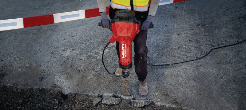 Električno pnevmatsko kladivo TE 3000-AVR za velike obremenitve Izjemno zmogljivo rušilno kladivo za rušenje betona, rezanje asfalta, zemeljska dela in zabijanje palic v tla pri visoki obremenitvi Vrste uporabe 1