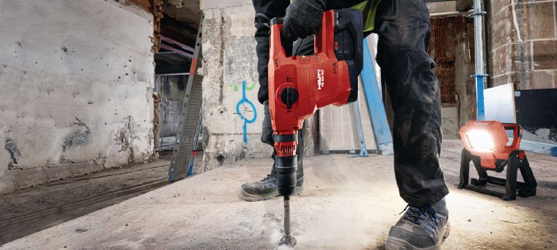 Baterijsko vrtalno kladivo TE 60-22 Močno in baterijsko vrtalno kladivo SDS Max (TE-Y) z aktivno redukcijo vibracij in aktivnim nadzorom navora za zahtevno vrtanje in dletenje v beton (Nuron) Vrste uporabe 1