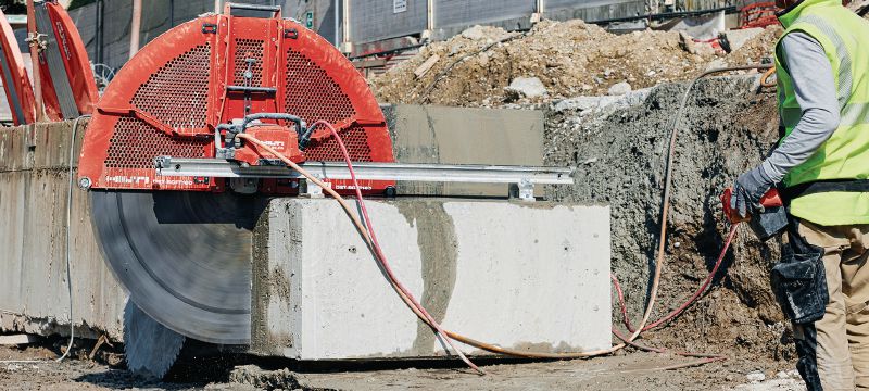 DST 20-CA 2. stenska žaga Električna stenska žaga za zahtevna dela z asistenco rezanja in vgrajenim elektronskim nadzorom (brez zunanje elektronske enote) Vrste uporabe 1