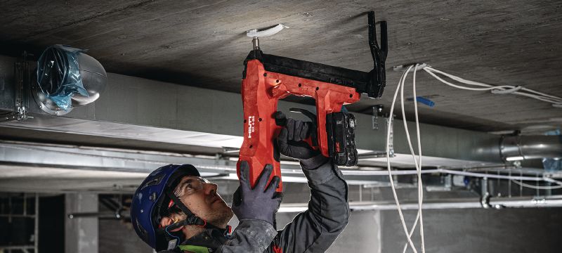 Kabelska spona X-EKB MX (02) Plastična kabelska spona, optimizirana za magazinirane žičnike in združljiva z različnimi načini pritrjevanja ter osnovnimi materiali Vrste uporabe 1