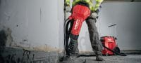 Električno pnevmatsko kladivo TE 3000-AVR za velike obremenitve Izjemno zmogljivo rušilno kladivo za rušenje betona, rezanje asfalta, zemeljska dela in zabijanje palic v tla pri visoki obremenitvi Vrste uporabe 2