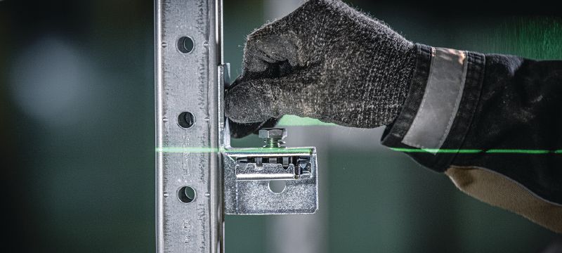 Spojnik predsestavljenega kotnika MT-C-LL1 FL Desni kotni spojnik s predhodno sestavljeno hitro varovalno matico in vijakom za sestavljanje struktur kanalov profila Vrste uporabe 1
