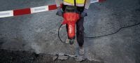 Električno pnevmatsko kladivo TE 3000-AVR za velike obremenitve Izjemno zmogljivo rušilno kladivo za rušenje betona, rezanje asfalta, zemeljska dela in zabijanje palic v tla pri visoki obremenitvi Vrste uporabe 4