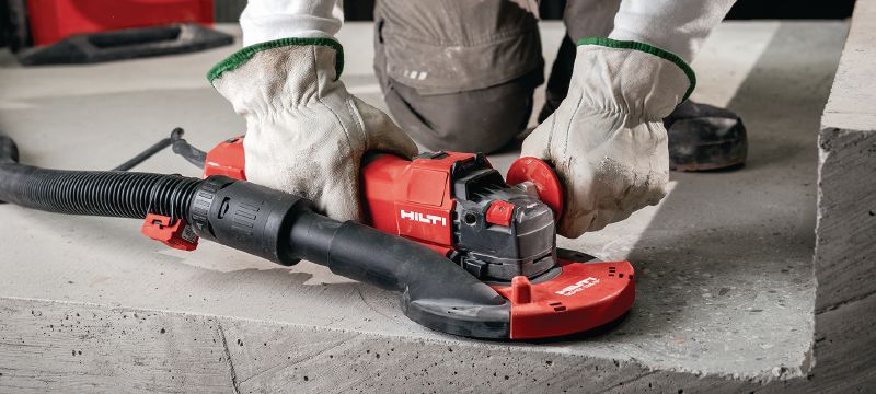 Kotni brusilnik AG 125-20SE Kotni brusilnik z motorjem brez ščetk, močjo 2000 W, različnimi hitrostmi in drsnim stikalom za rezanje in brušenje kovine, betona ter opeke z rezalnimi ploščami premera do 125 mm Vrste uporabe 1