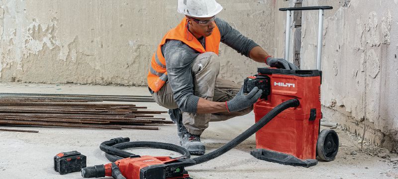 Odsesovalnik prahu razreda L VC 4LX-22 T15 Zmogljiv baterijski izvlekač za prah z veliko posodo za povezavo z električnimi stroji in čiščenjem delovišča (mokro in suho), rezervoar s prostornino 15 litrov (8 galon) (baterija Nuron) Vrste uporabe 1