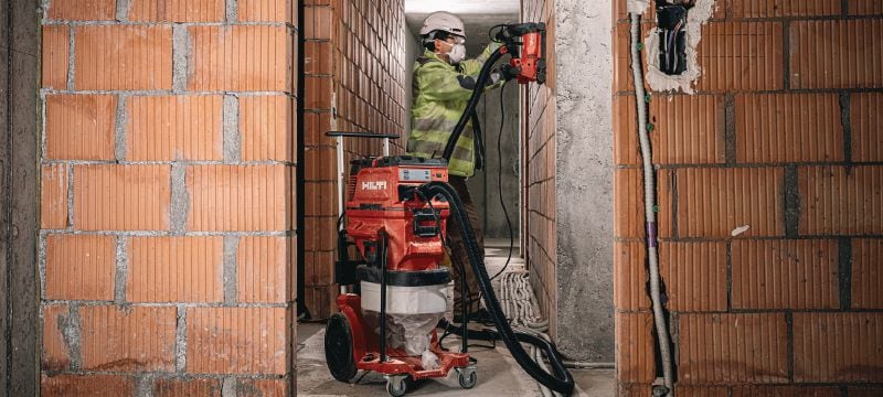 Odsesovalnik prahu razreda MVC 40MX-CB s sistemom neprekinjenenih vrečk Zmogljiv odsesovalnik prahu za povezavo z električni stroji in čiščenjem na delovišču (suho in mokro), sistem neprekinjenih vrečk Vrste uporabe 1