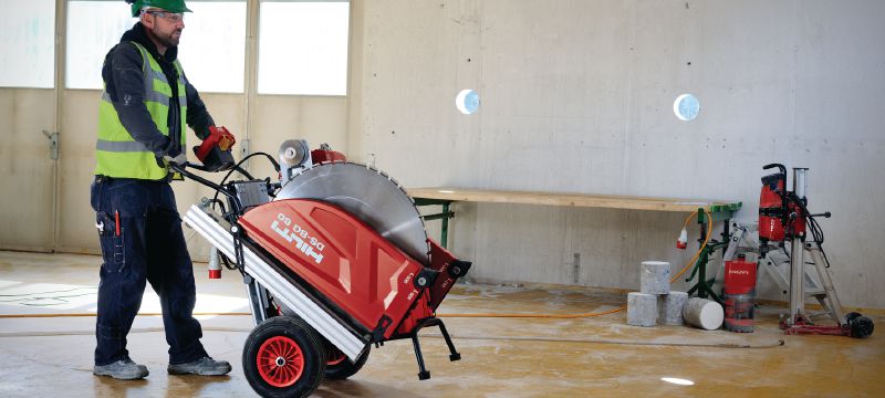 List za stensko žago SPX LCS Equidist (60H: združljivo z žagami Hilti in Husqvarna®) Vrhunski list za stensko žago (5-–10 kW) z daljšo življenjsko dobo, ki omogoča hitrejše rezanje v armirani beton (os 60H se lahko uporablja s stenskimi žagami Hilti in Husqvarna®) Vrste uporabe 1