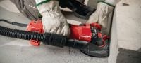 Kotni brusilnik AG 125-20SE Kotni brusilnik z motorjem brez ščetk, močjo 2000 W, različnimi hitrostmi in drsnim stikalom za rezanje in brušenje kovine, betona ter opeke z rezalnimi ploščami premera do 125 mm Vrste uporabe 5