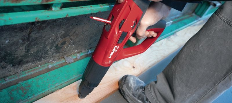 Leseni zatiči X-C P8 Standardni posamezni žičnik za pritrjevanje lesa na beton, za uporabo s stroji na smodniški pogon Vrste uporabe 1