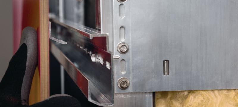 Obešalni profil MFT-HP 22.5 Vodilo za obešala za skrito pritrditev fasadnih panelov z obešali Vrste uporabe 1