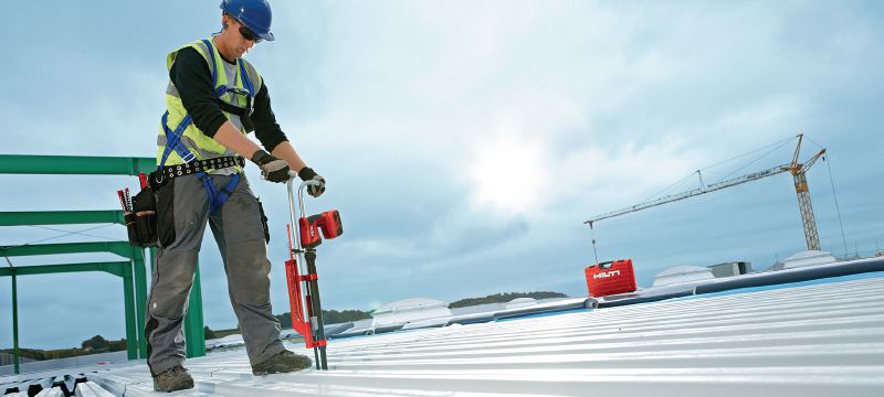 Samovrtalni vijaki za strešno in stransko pritrjevanje S-MD/MS M za SDT 9 Magazinirani samovrtalni vijaki za uporabo z ročajem za delo v pokončnem položaju SDT 9 za pritrjevanje s stranskim prekrivanjem in pritrjevanje okvirjev pri strešnem pritrjevanju Vrste uporabe 1