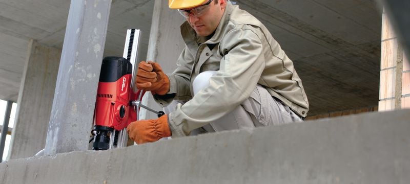 Stroj za diamantno vrtanje DD 120 Izredno kompakten, lahek in mobilen stroj za diamantno vrtanje za kronsko vrtanje v beton s premerom od 16 do 162 mm (5/8 - 6-3/8) Vrste uporabe 1