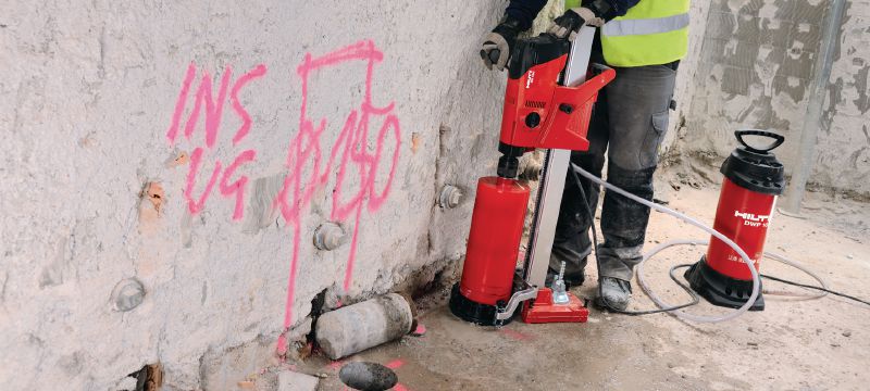 Kronski vrtalnik DD 160 Kompakten in zmogljiv stroj za diamantno vrtanje za kronsko vrtanje v beton s premerom od 25 do 202 mm (31/32 - 7-15/16”) Vrste uporabe 1