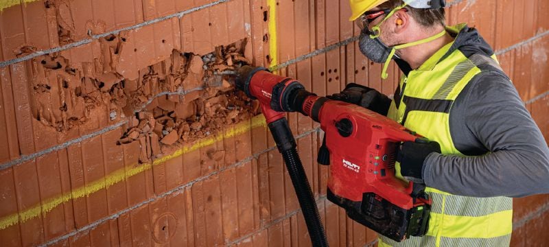 Te 500-22 SDS-Max baterijski udarno kladivo Baterijsko rušilno in udarno kladivo SDS Max (TE-Y) z aktivno redukcijo vibracij za dletenje v beton in opeko (baterijska platforma Nuron) Vrste uporabe 1