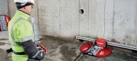 Stenska žaga DST 10-CA Gibljiva električna stenska žaga z avtomatizacijo Cut Assist, brezžičnim daljinskim upravljalnikom in notranjo elektronsko enoto za mokro in suho rezanje zidov Vrste uporabe 2