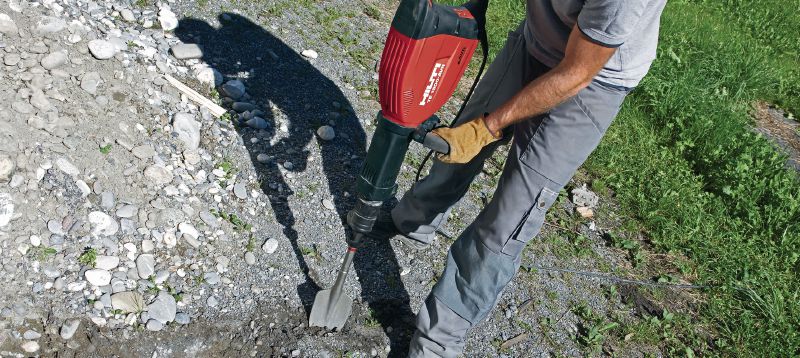 Lopatasto dleto TE-S SP Izredno ostro lopatasto dleto TE-S za hitro in natančnejše razbijanje zbitega proda ali zemlje Vrste uporabe 1