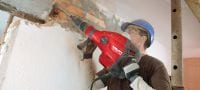 Rušilno kladivo TE 700-AVR SDS-Max Zmogljivo rušilno kladivo SDS Max (TE-Y) za zahtevno dletenje v beton in opeko z aktivno redukcijo vibracij (AVR) Vrste uporabe 1